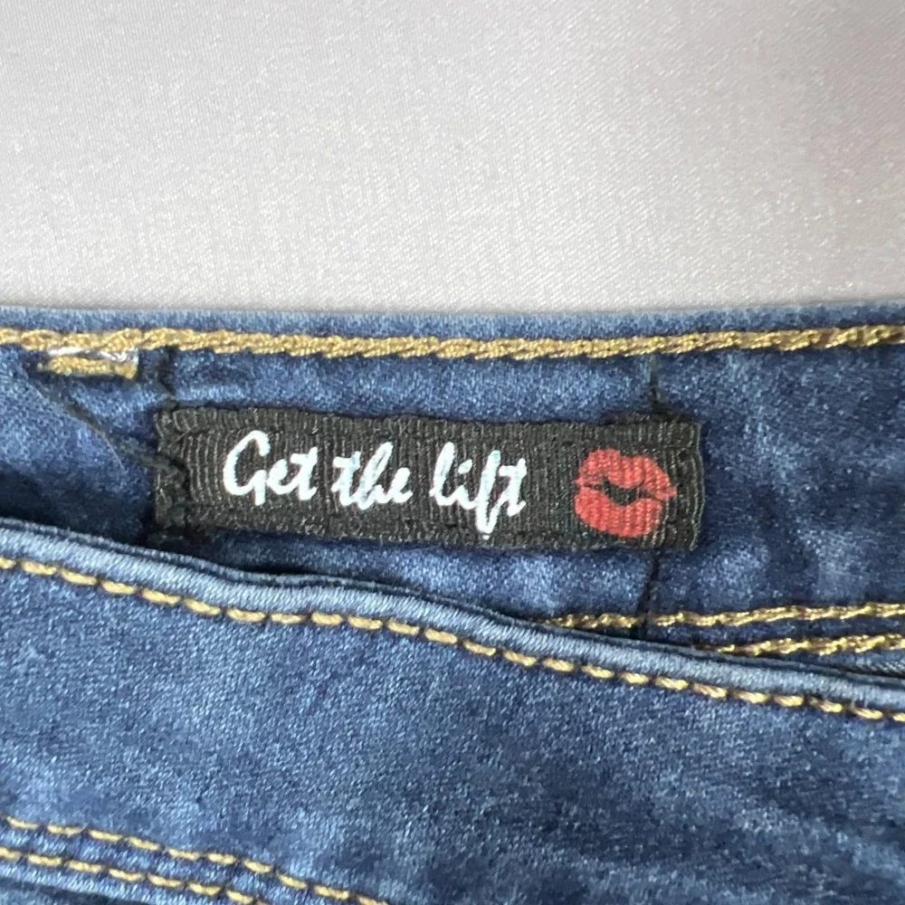 Hot Kiss Get The Lift Shorts Womens 9 Blue Denim Cotton Distressed Cuffed Hem